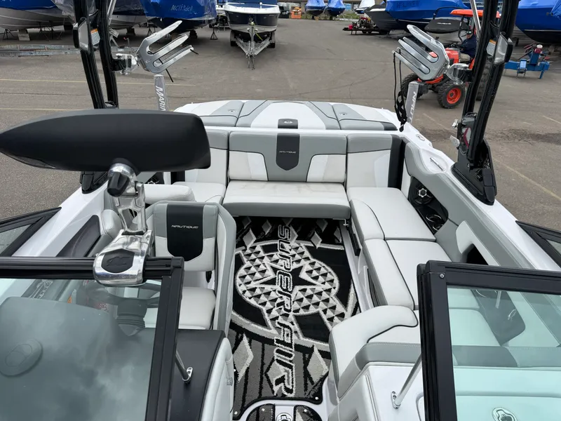 Slide: The Image of Nautique 210 SUPER AIR TE 2012 - 16