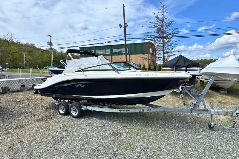 The Image of Sea Ray 230SPX 2021 - 0