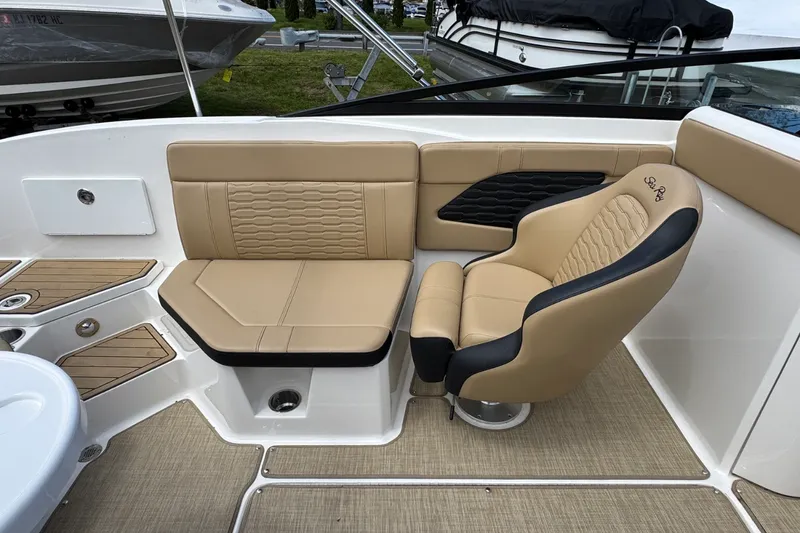Slide: The Image of Sea Ray 230SPX 2021 - 11