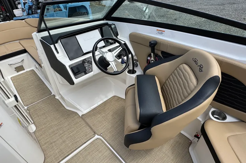 Slide: The Image of Sea Ray 230SPX 2021 - 16