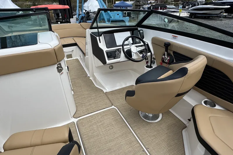 Slide: The Image of Sea Ray 230SPX 2021 - 17