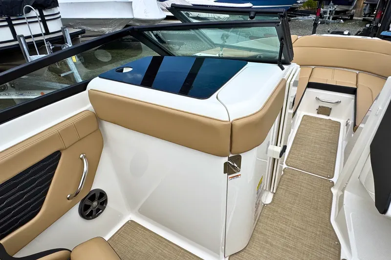 Slide: The Image of Sea Ray 230SPX 2021 - 20