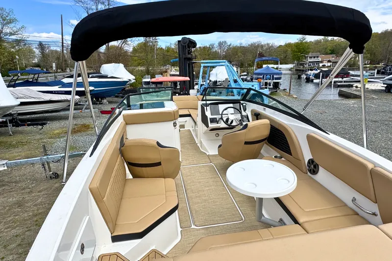 Slide: The Image of Sea Ray 230SPX 2021 - 5