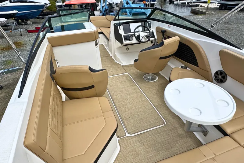 Slide: The Image of Sea Ray 230SPX 2021 - 6