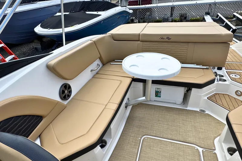 Slide: The Image of Sea Ray 230SPX 2021 - 7