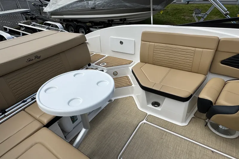 Slide: The Image of Sea Ray 230SPX 2021 - 9