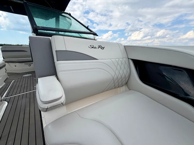 Slide: The Image of Sea Ray 260 SLX OB 2023 - 22