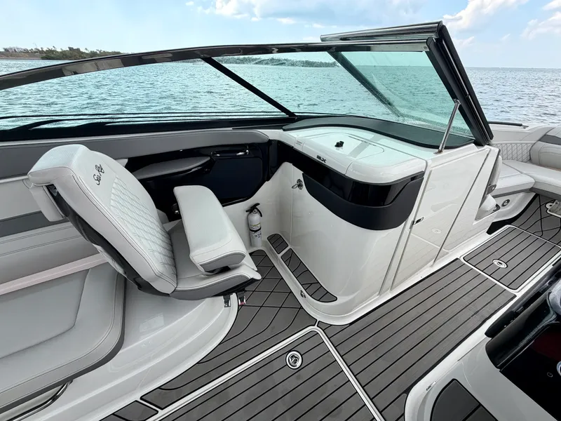 Slide: The Image of Sea Ray 260 SLX OB 2023 - 15