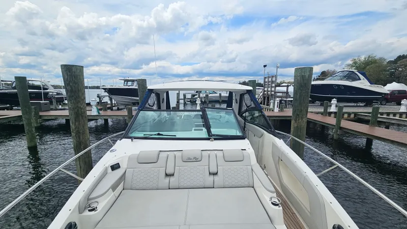 Slide: The Image of Sea Ray 320 SUNDANCER OB 2020 - 32