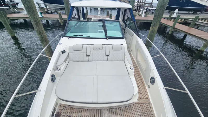 Slide: The Image of Sea Ray 320 SUNDANCER OB 2020 - 31