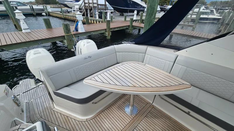 Slide: The Image of Sea Ray 320 SUNDANCER OB 2020 - 5