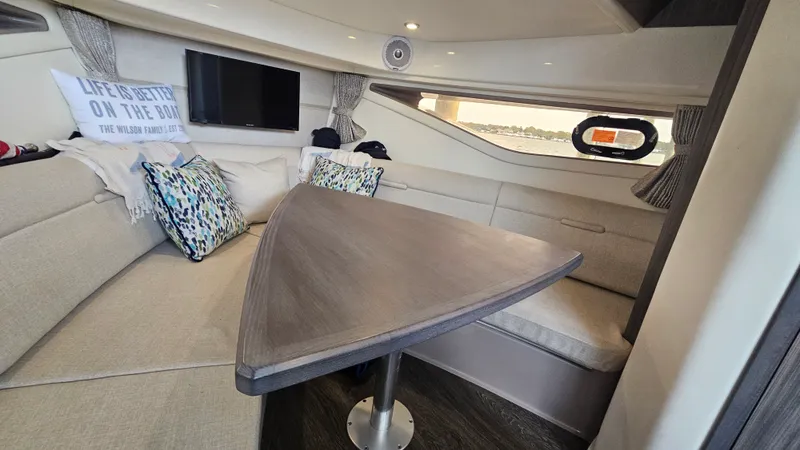 Slide: The Image of Sea Ray 320 SUNDANCER OB 2020 - 24
