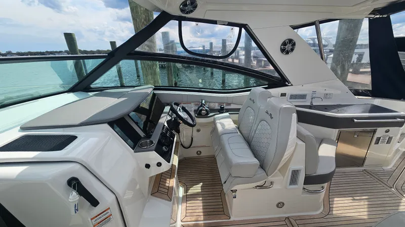 Slide: The Image of Sea Ray 320 SUNDANCER OB 2020 - 13