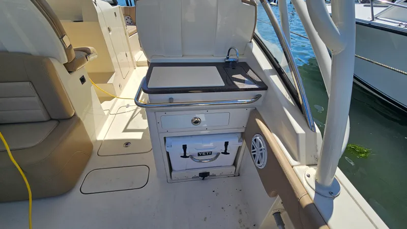 Slide: The Image of Scout 255 DORADO 2020 - 9
