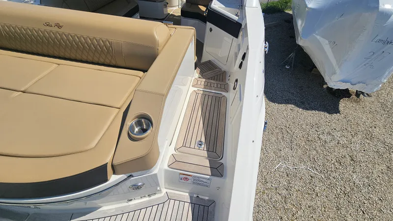 Slide: The Image of Sea Ray 310 SLX OB 2023 - 15