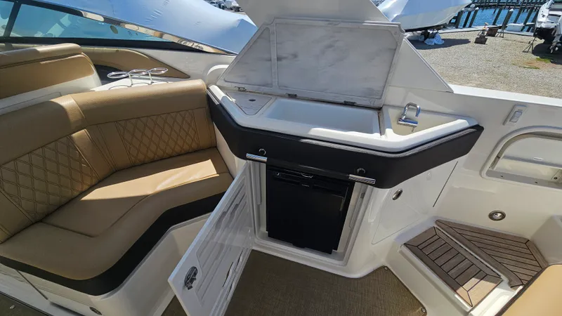 Slide: The Image of Sea Ray 310 SLX OB 2023 - 23