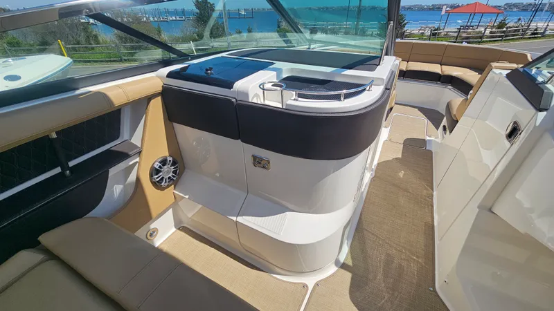 Slide: The Image of Sea Ray 310 SLX OB 2023 - 32