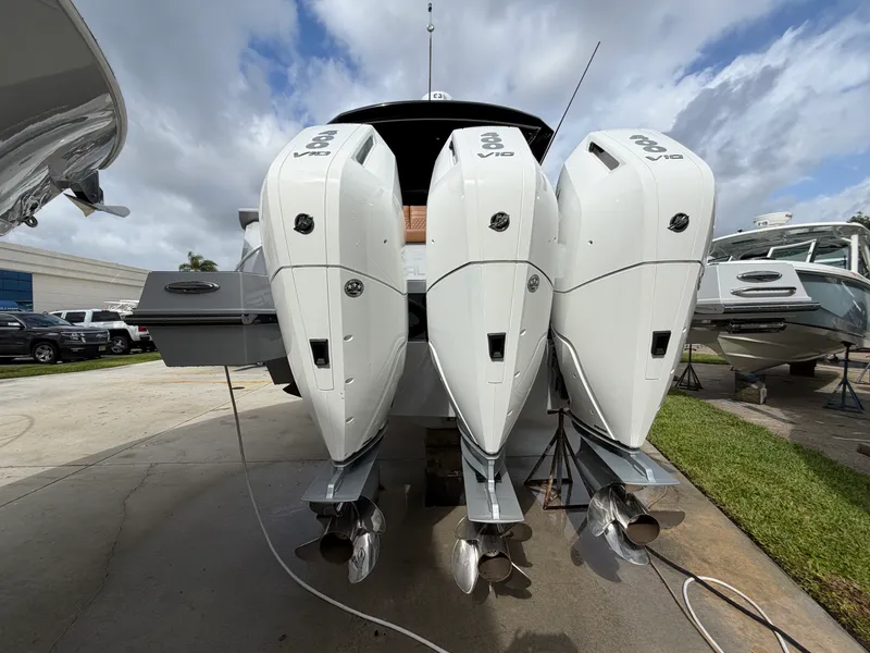 Slide: The Image of Cruisers 38 GLS South Beach Outboard 2024 - 2