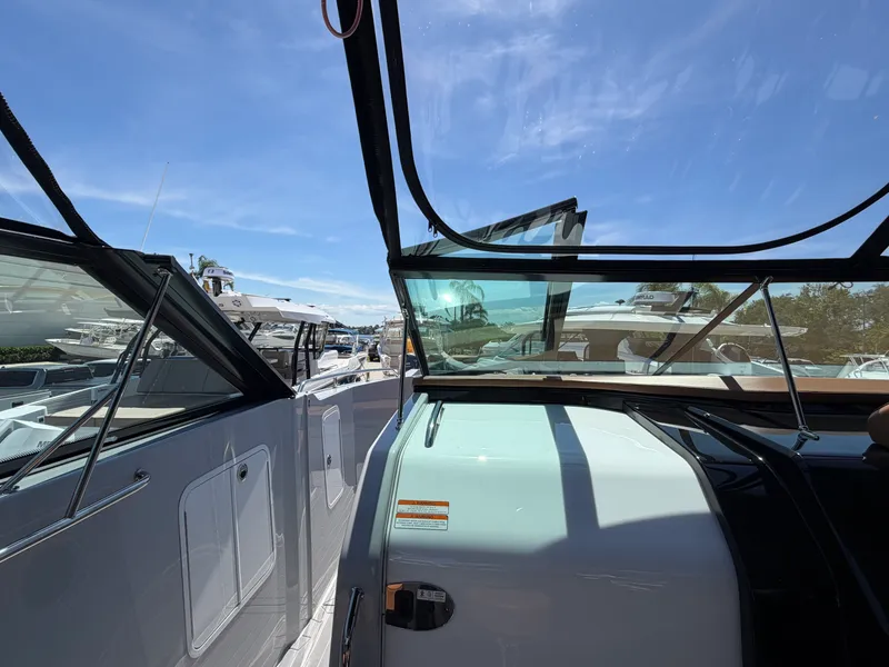 Slide: The Image of Cruisers 38 GLS South Beach Outboard 2024 - 24