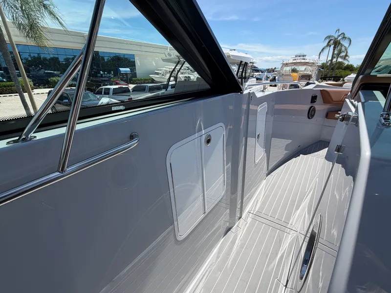 Slide: The Image of Cruisers 38 GLS South Beach Outboard 2024 - 25