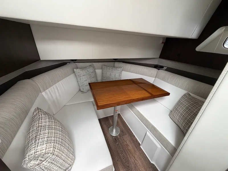 Slide: The Image of Cruisers 38 GLS South Beach Outboard 2024 - 33