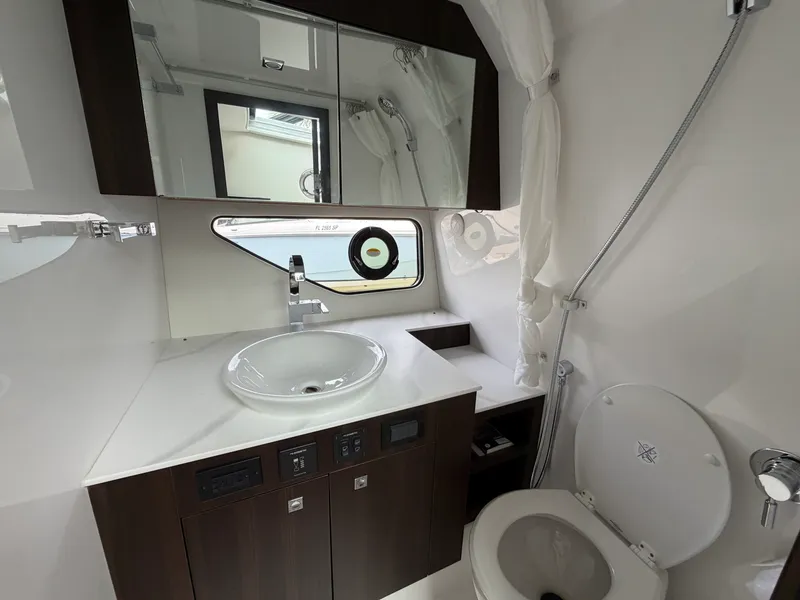 Slide: The Image of Cruisers 38 GLS South Beach Outboard 2024 - 34