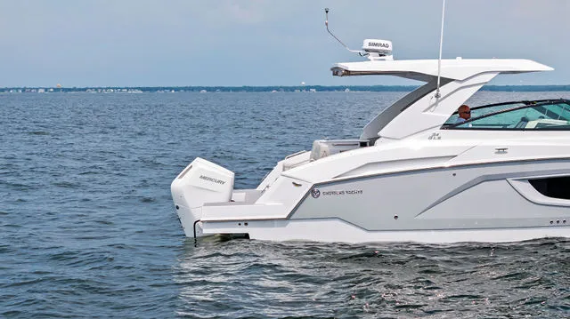 Slide: The Image of Cruisers 38 GLS South Beach Outboard 2024 - 44