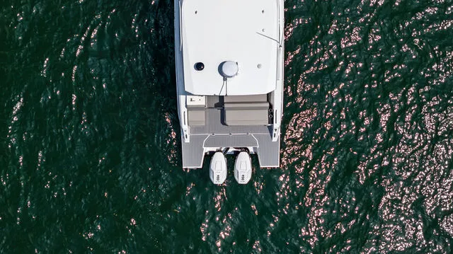 Slide: The Image of Cruisers 38 GLS South Beach Outboard 2024 - 54