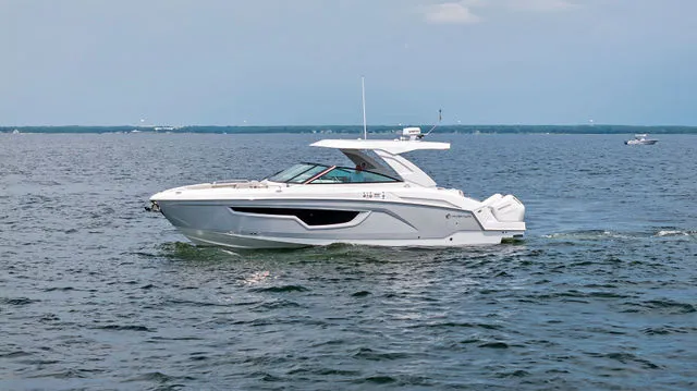 Slide: The Image of Cruisers 38 GLS South Beach Outboard 2024 - 55