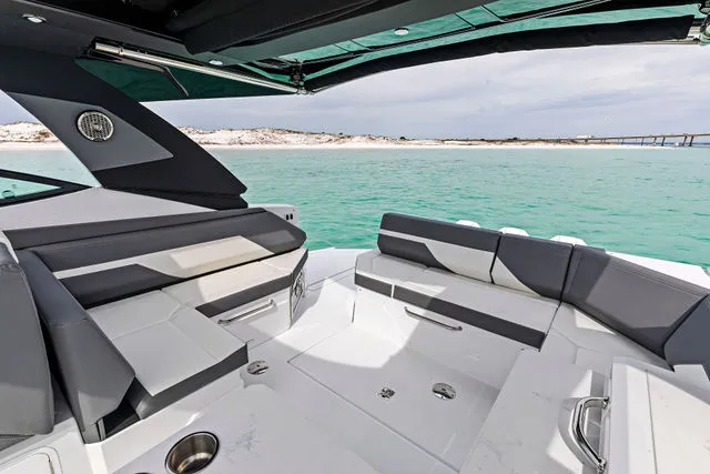 Slide: The Image of Cruisers 38 GLS South Beach Outboard 2024 - 75