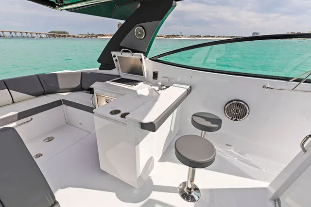 Slide: The Image of Cruisers 38 GLS South Beach Outboard 2024 - 83
