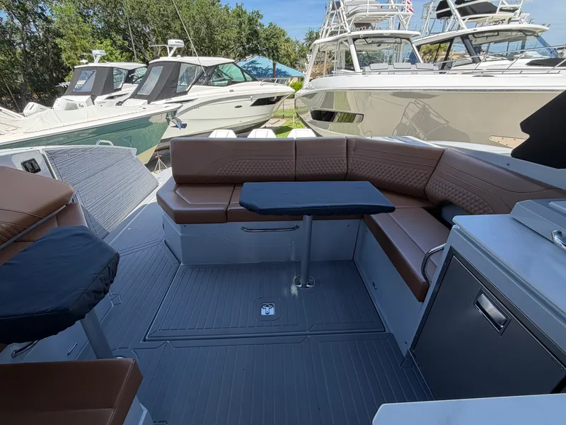 Slide: The Image of Cruisers 38 GLS South Beach Outboard 2024 - 9
