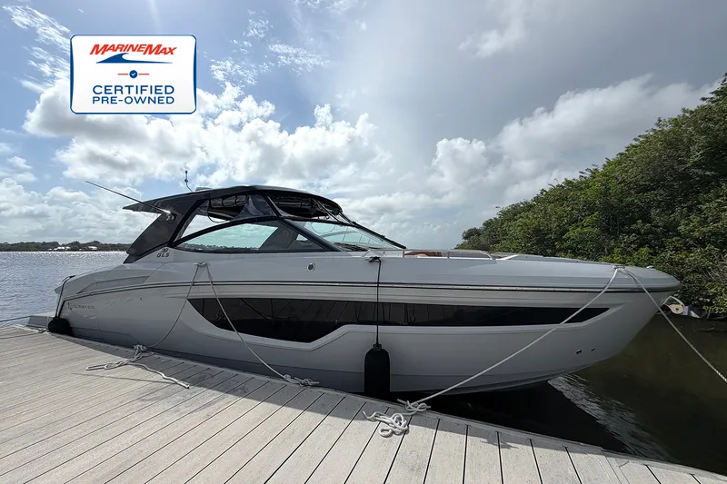 The Image of Cruisers 38 GLS South Beach Outboard 2024 - 0
