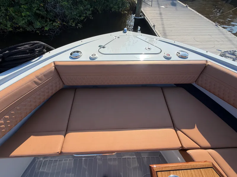 Slide: The Image of Cruisers 38 GLS South Beach Outboard 2024 - 43