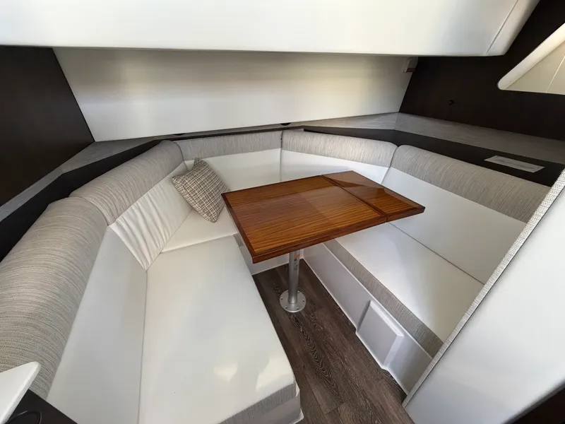 Slide: The Image of Cruisers 38 GLS South Beach Outboard 2024 - 34