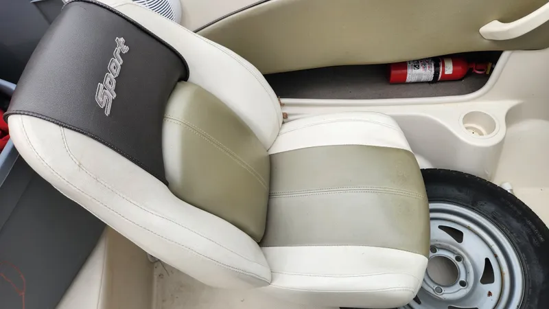 Slide: The Image of Sea Ray 195 SPORT 2006 - 30