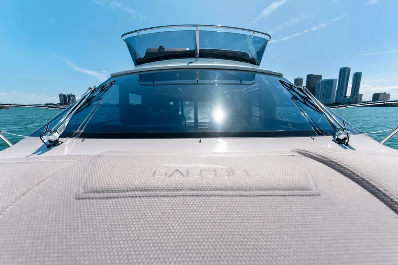 Slide: The Image of Galeon 440 FLY 2025 - 13
