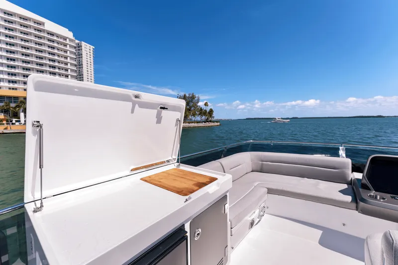 Slide: The Image of Galeon 440 FLY 2025 - 23