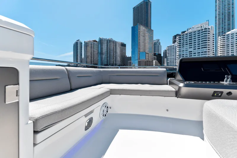 Slide: The Image of Galeon 440 FLY 2025 - 24