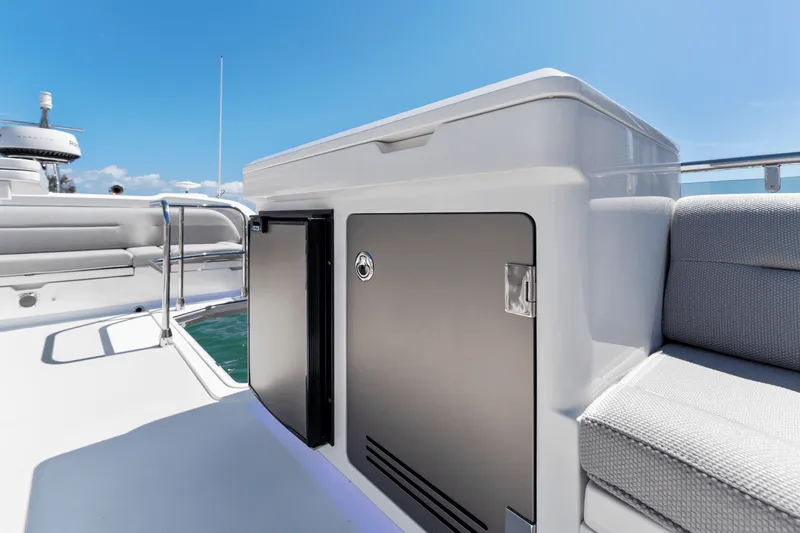 Slide: The Image of Galeon 440 FLY 2025 - 26
