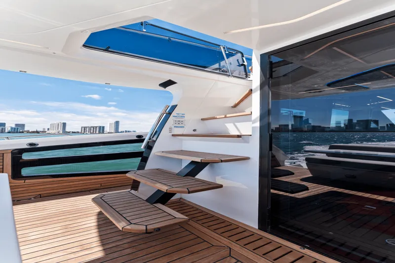 Slide: The Image of Galeon 440 FLY 2025 - 29