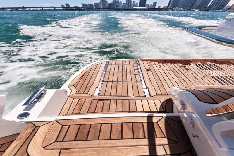 Slide: The Image of Galeon 440 FLY 2025 - 30