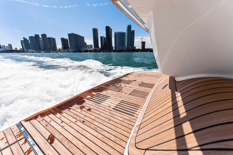 Slide: The Image of Galeon 440 FLY 2025 - 31