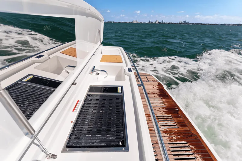 Slide: The Image of Galeon 440 FLY 2025 - 33
