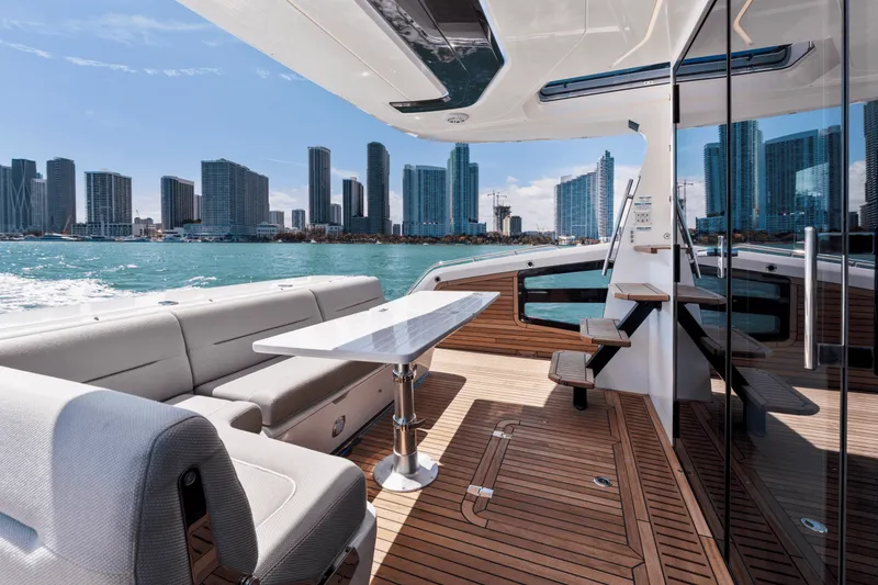 Slide: The Image of Galeon 440 FLY 2025 - 35