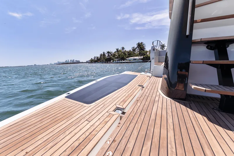 Slide: The Image of Galeon 440 FLY 2025 - 43
