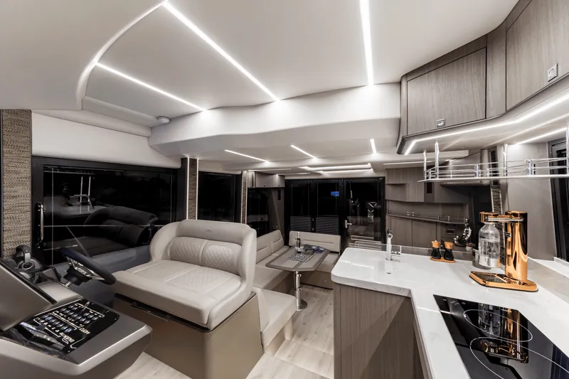 Slide: The Image of Galeon 440 FLY 2025 - 49