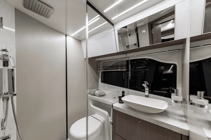 Slide: The Image of Galeon 440 FLY 2025 - 67