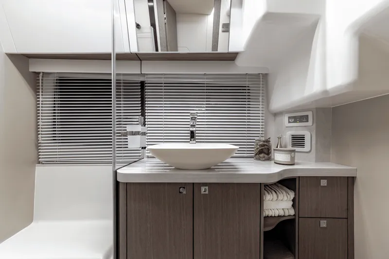Slide: The Image of Galeon 440 FLY 2025 - 68