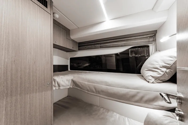 Slide: The Image of Galeon 440 FLY 2025 - 69